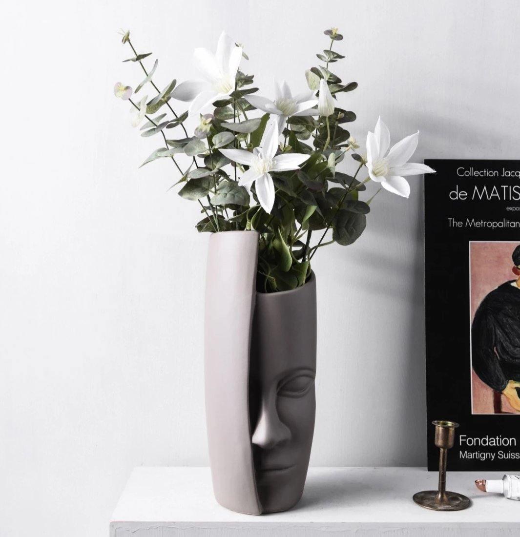 Művészi vázák arccal